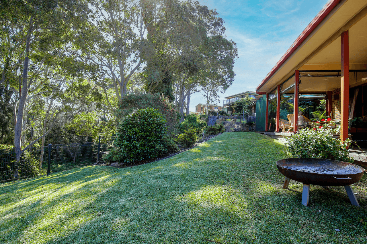 32 Peninsula Drive, BATEMANS BAY, NSW 2536