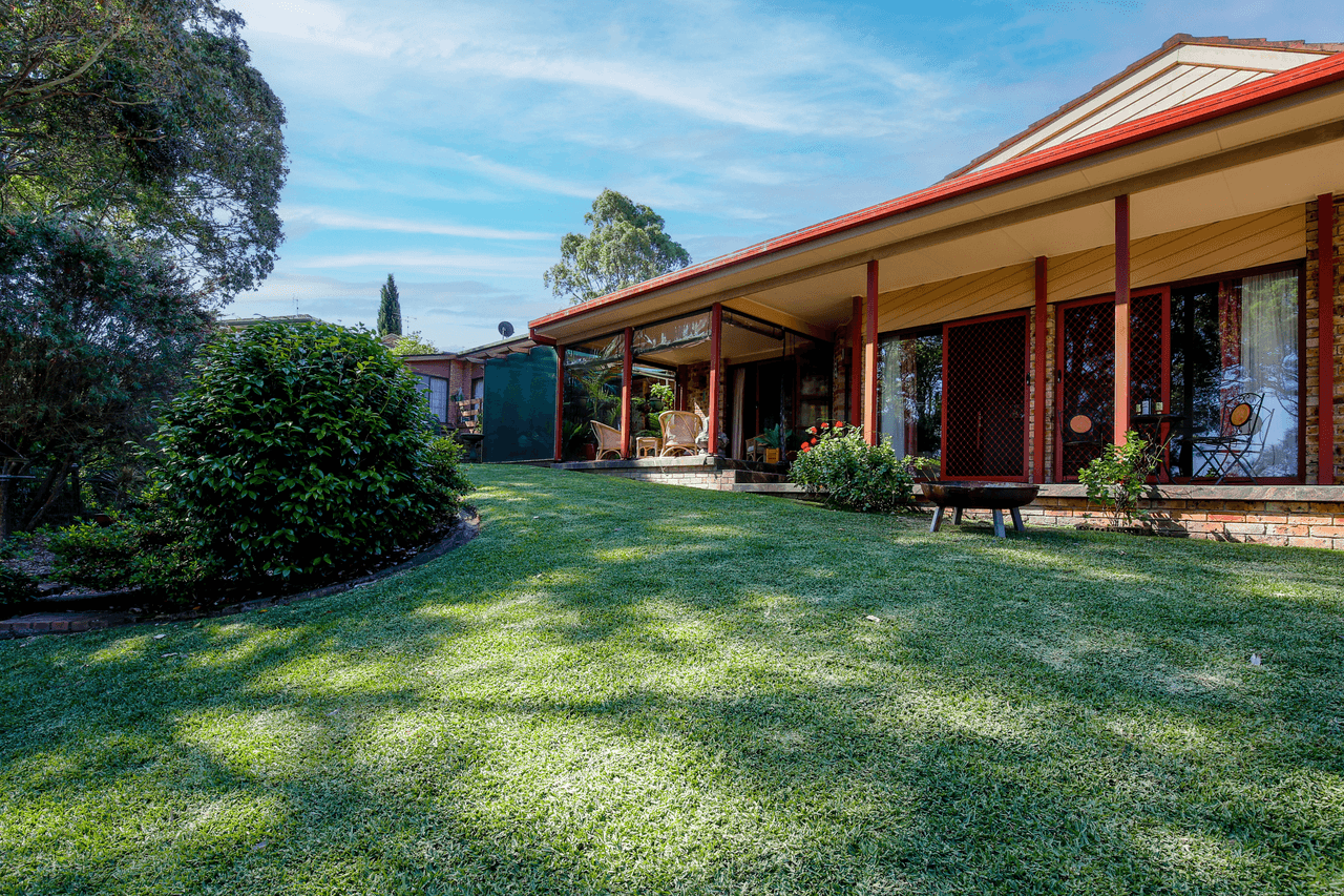 32 Peninsula Drive, BATEMANS BAY, NSW 2536