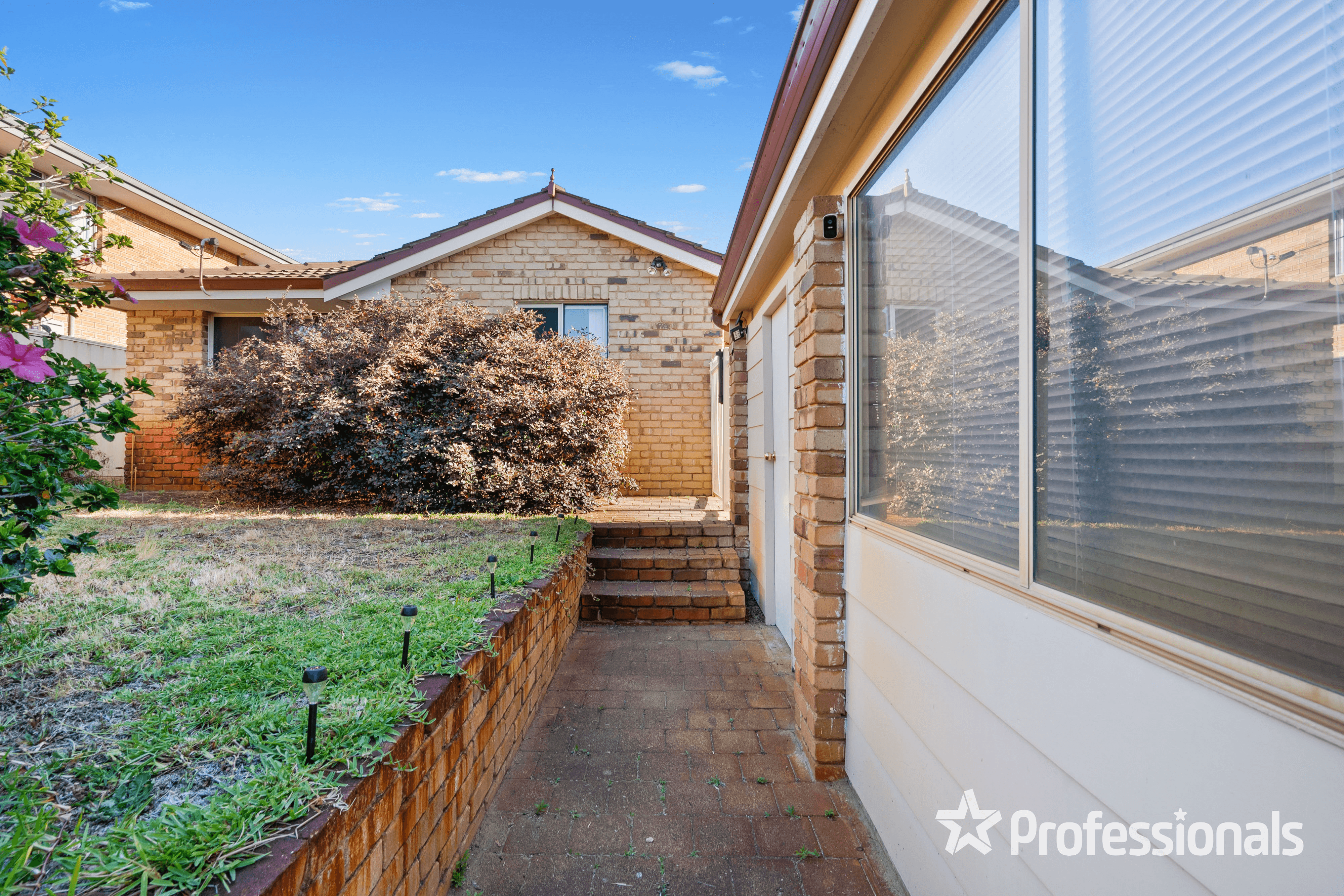 32 Napier Road, MARANGAROO, WA 6064