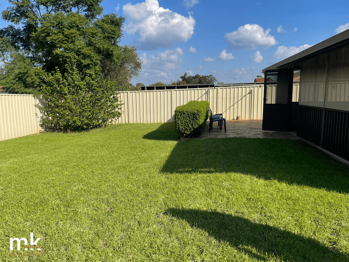 9 Wintaroo Crescent, St Helens Park, NSW 2560
