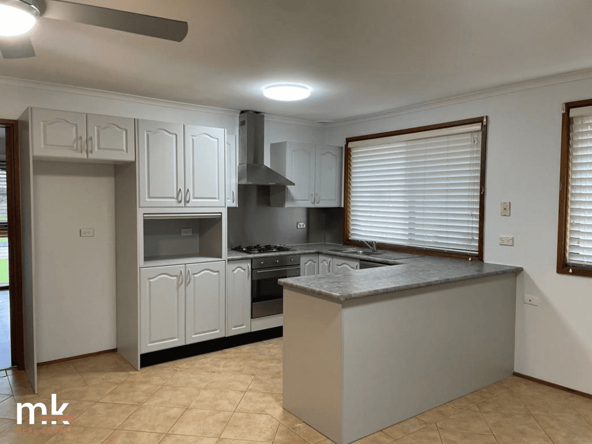9 Wintaroo Crescent, St Helens Park, NSW 2560
