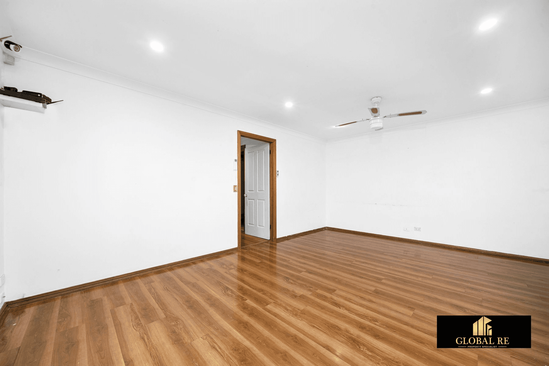 18 Yeronga Close, St Johns Park, NSW 2176