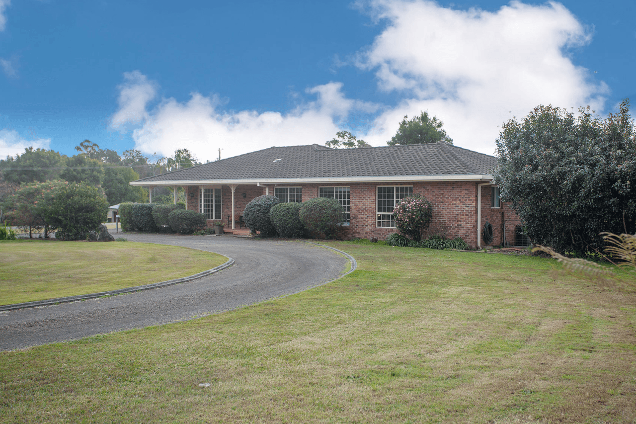 2 Kristanne Close, TAREE, NSW 2430