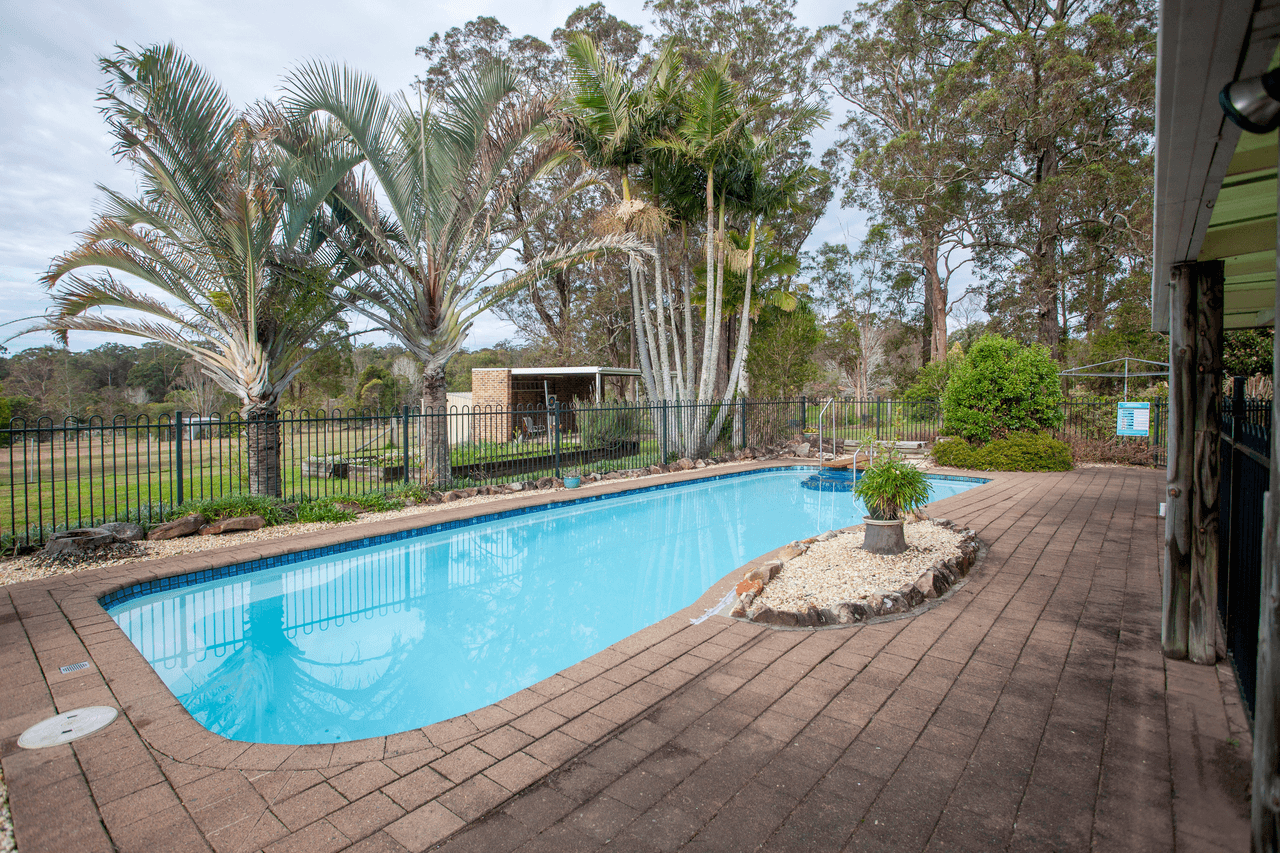 2 Kristanne Close, TAREE, NSW 2430