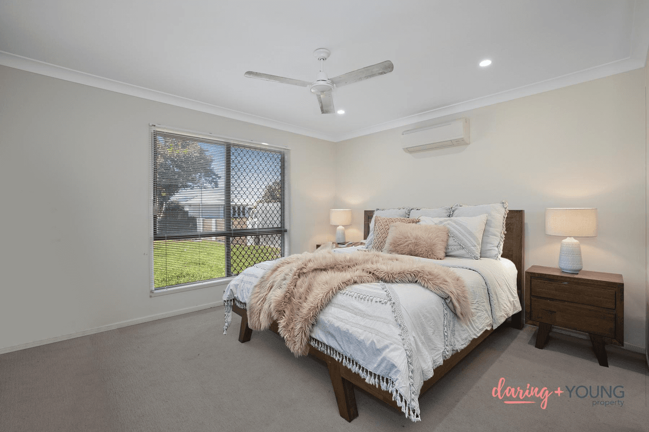 25 Bookara Gum Crescent, MOUNT LOW, QLD 4818