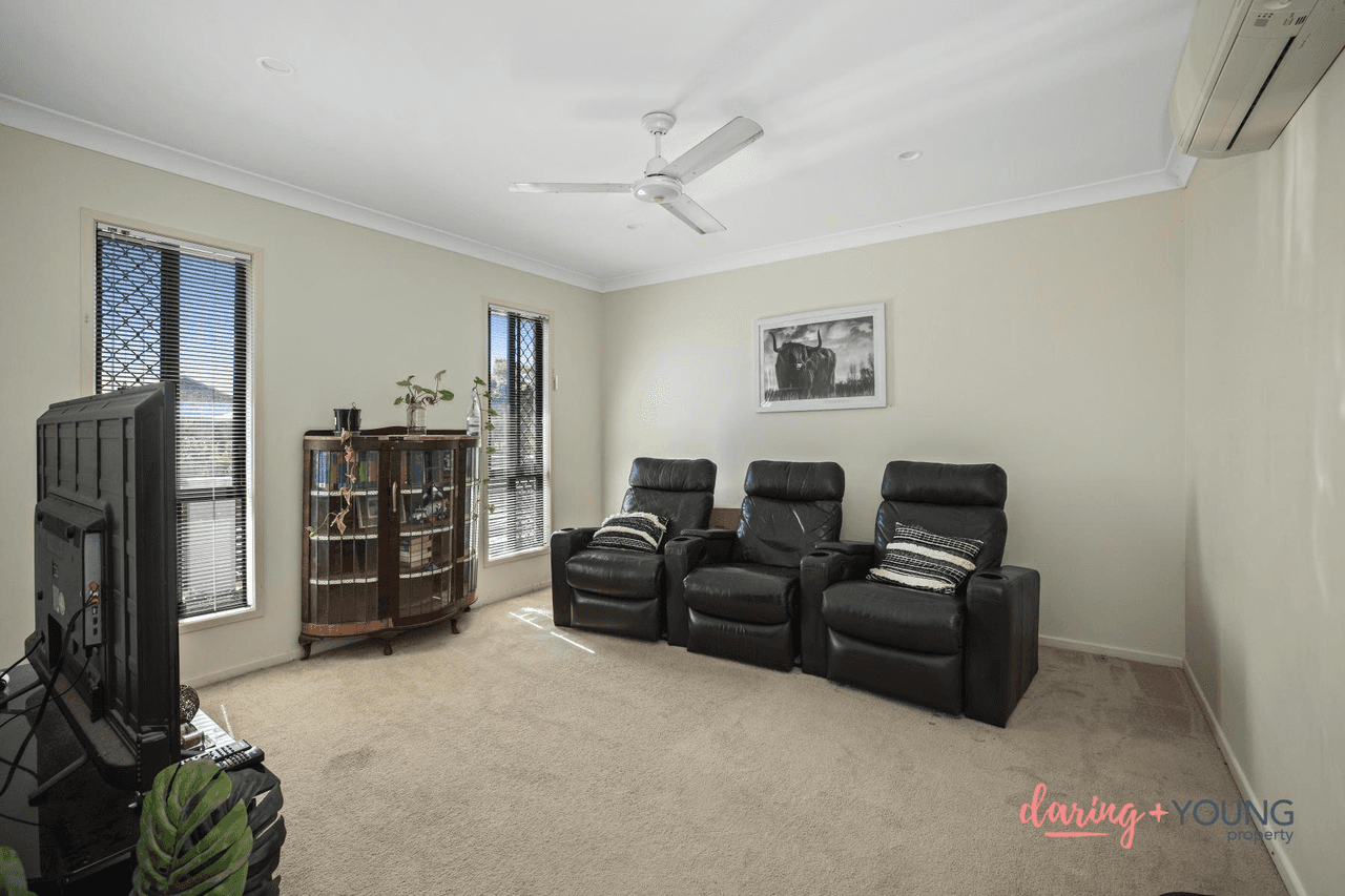 25 Bookara Gum Crescent, MOUNT LOW, QLD 4818