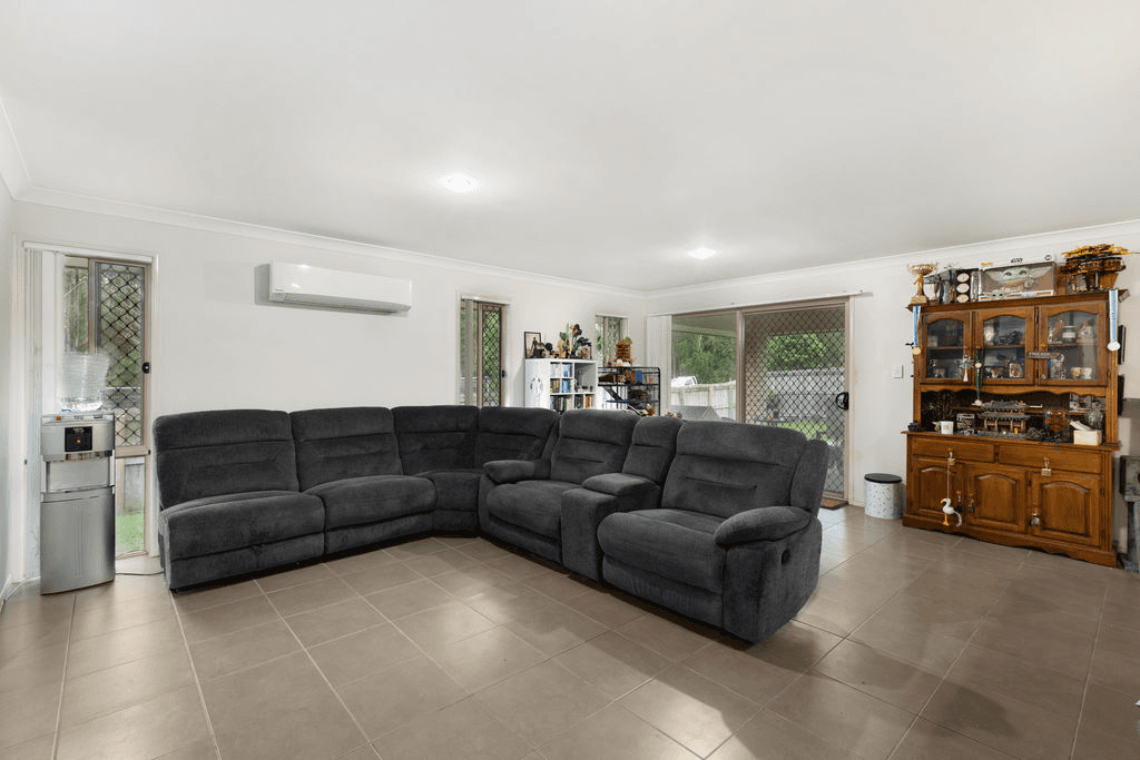 25 Tanglin Street, CRESTMEAD, QLD 4132