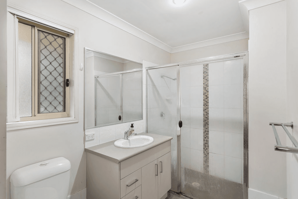 25 Tanglin Street, CRESTMEAD, QLD 4132