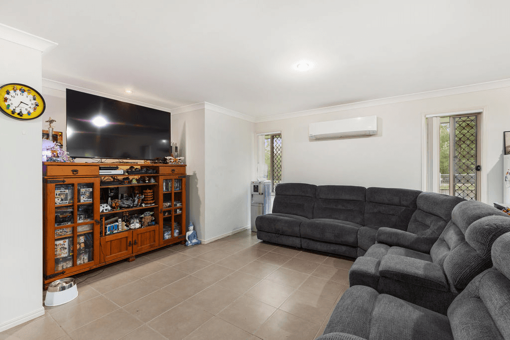 25 Tanglin Street, CRESTMEAD, QLD 4132