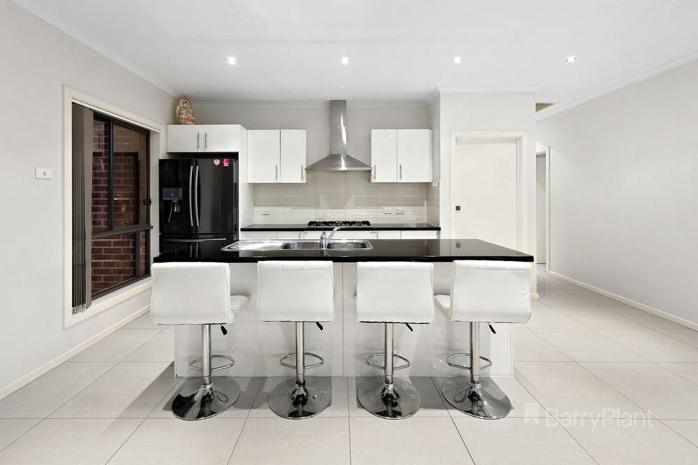 2/53 Wintersun Drive, Albanvale, VIC 3021