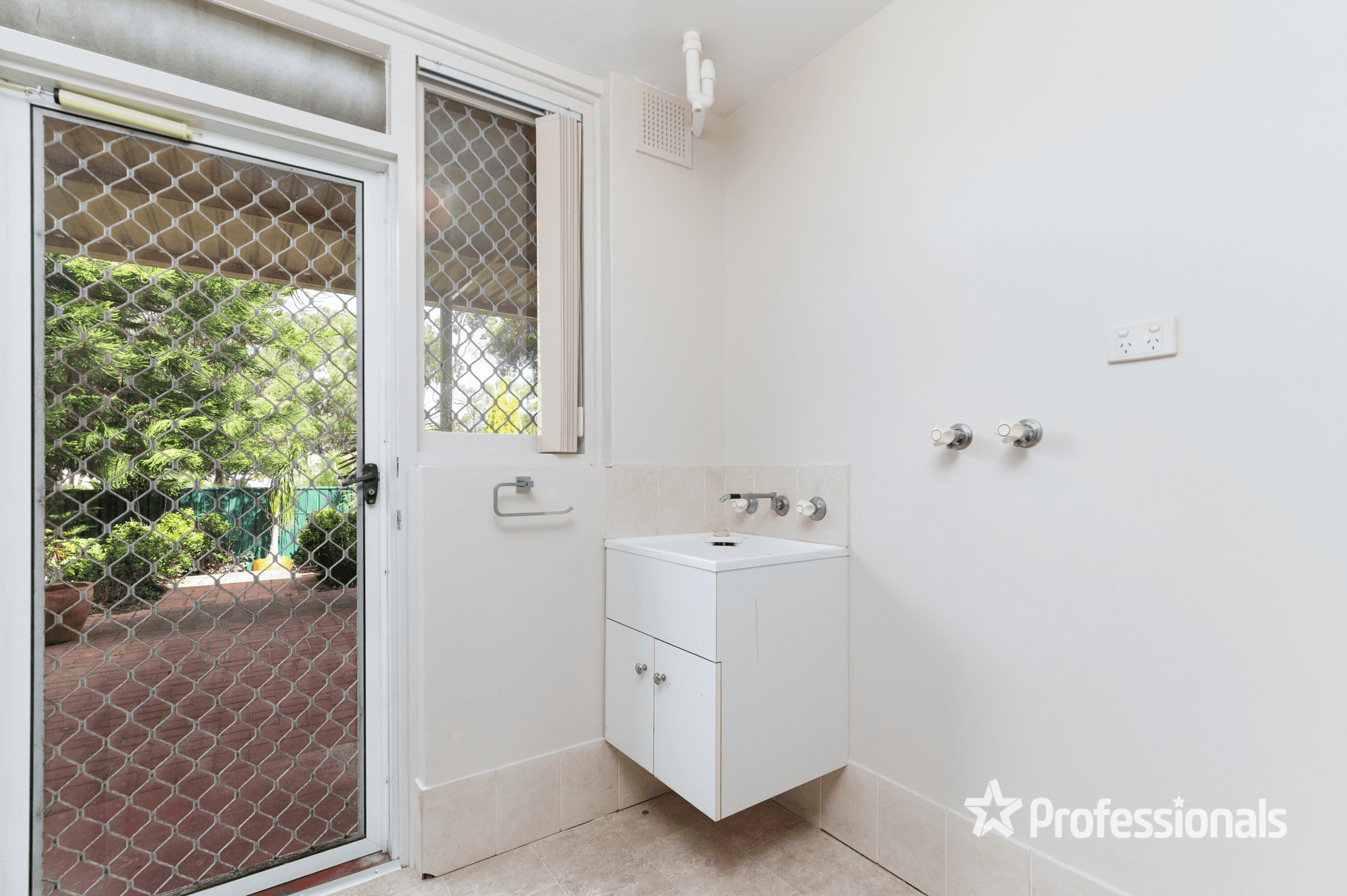 32E Casserley Avenue, GIRRAWHEEN, WA 6064