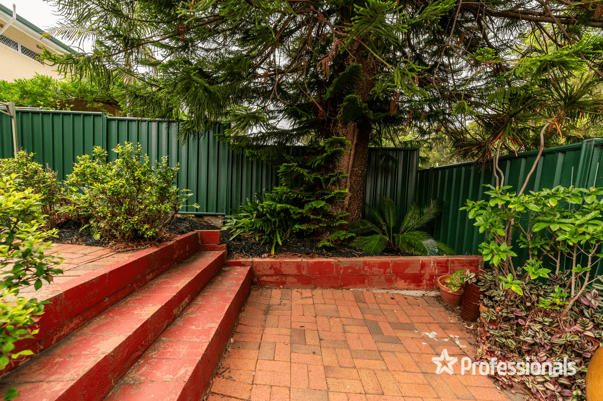 32E Casserley Avenue, GIRRAWHEEN, WA 6064