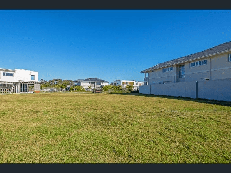 9207 Peter Senior Drive, Hope Island, QLD 4212