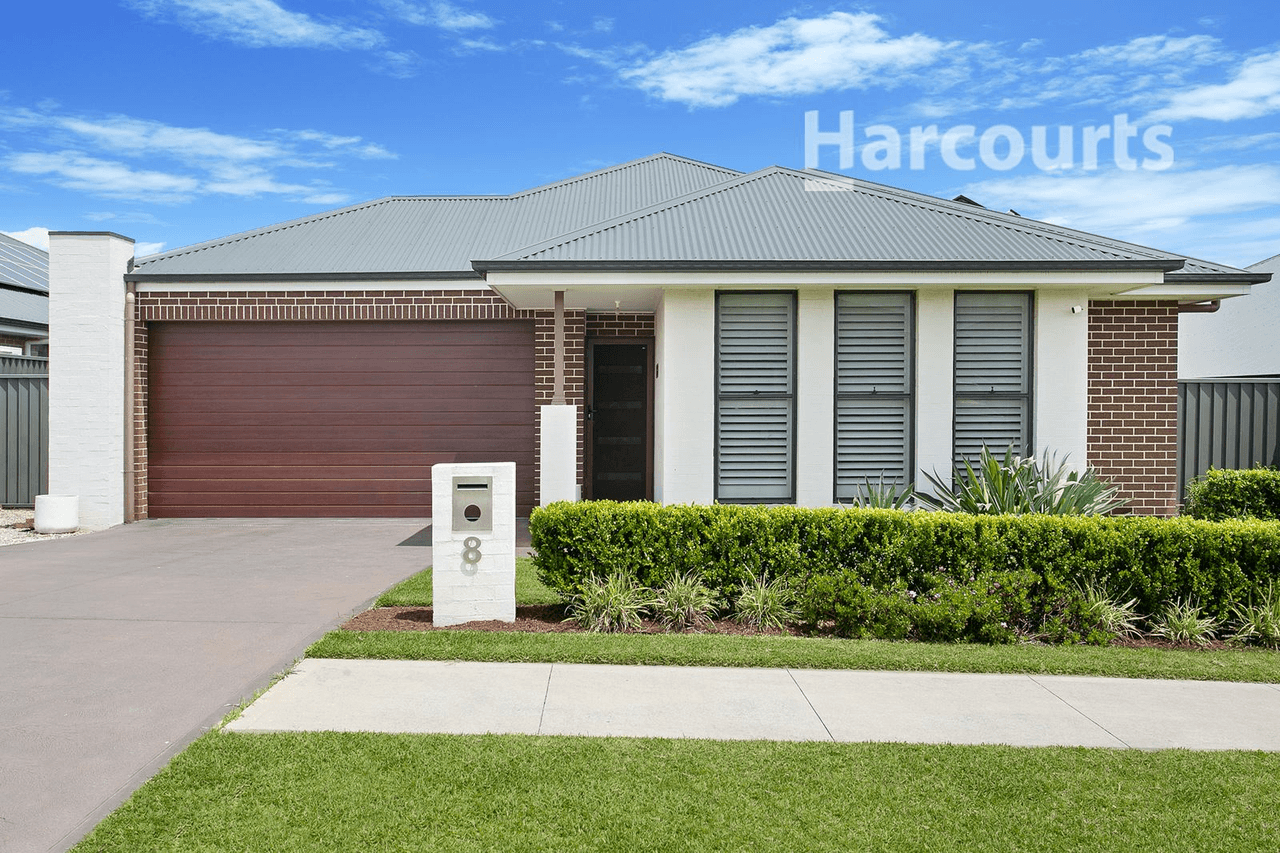 8 Challenger Street, Gregory Hills, NSW 2557