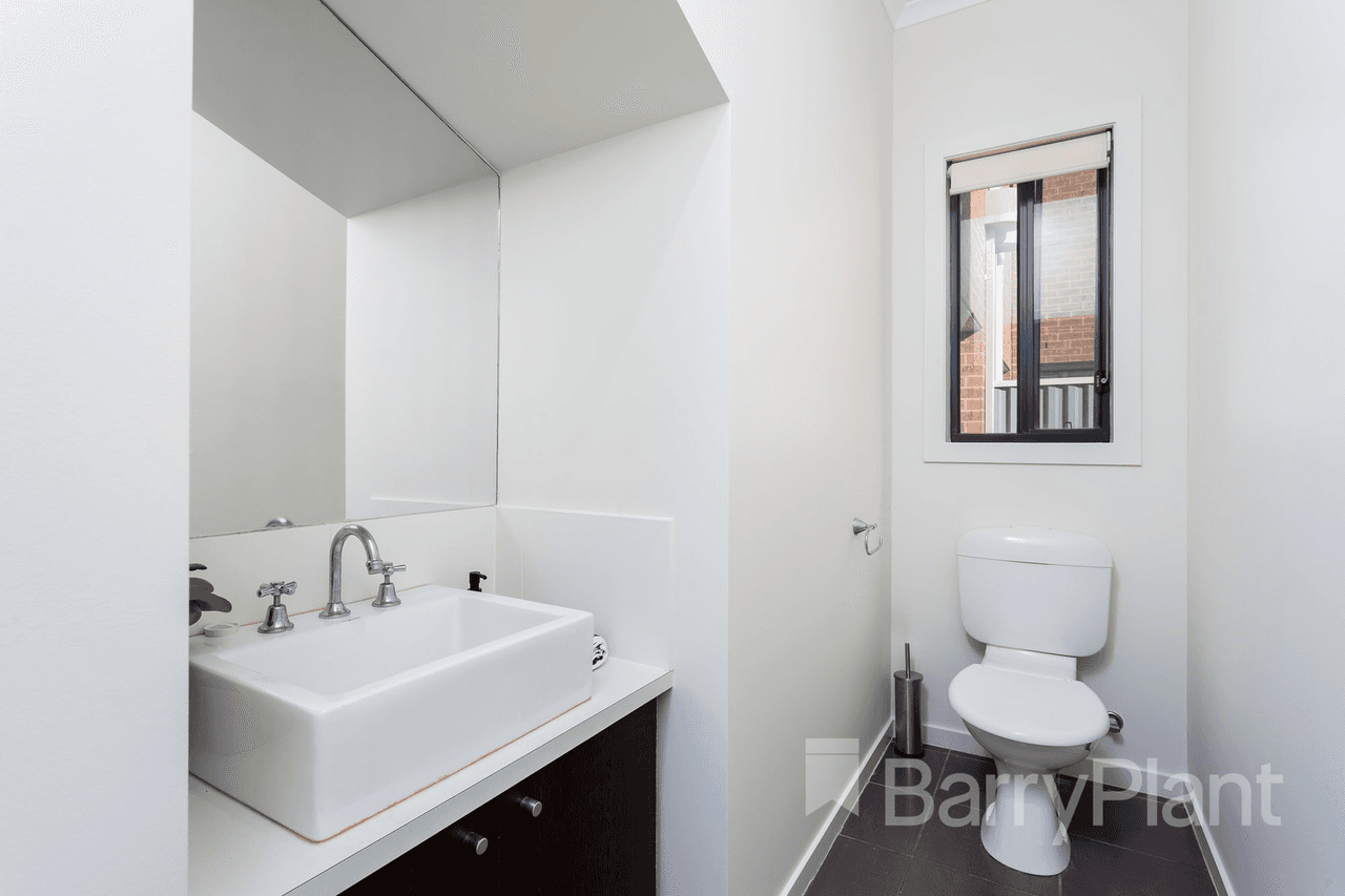 8 Portmans Lane, Point Cook, VIC 3030