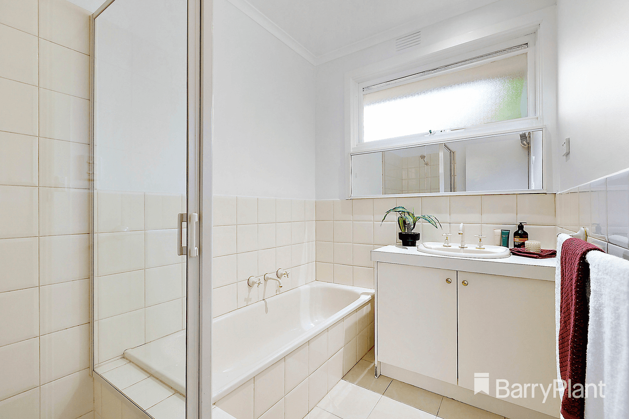 25 Eastleigh Drive, Glen Waverley, VIC 3150