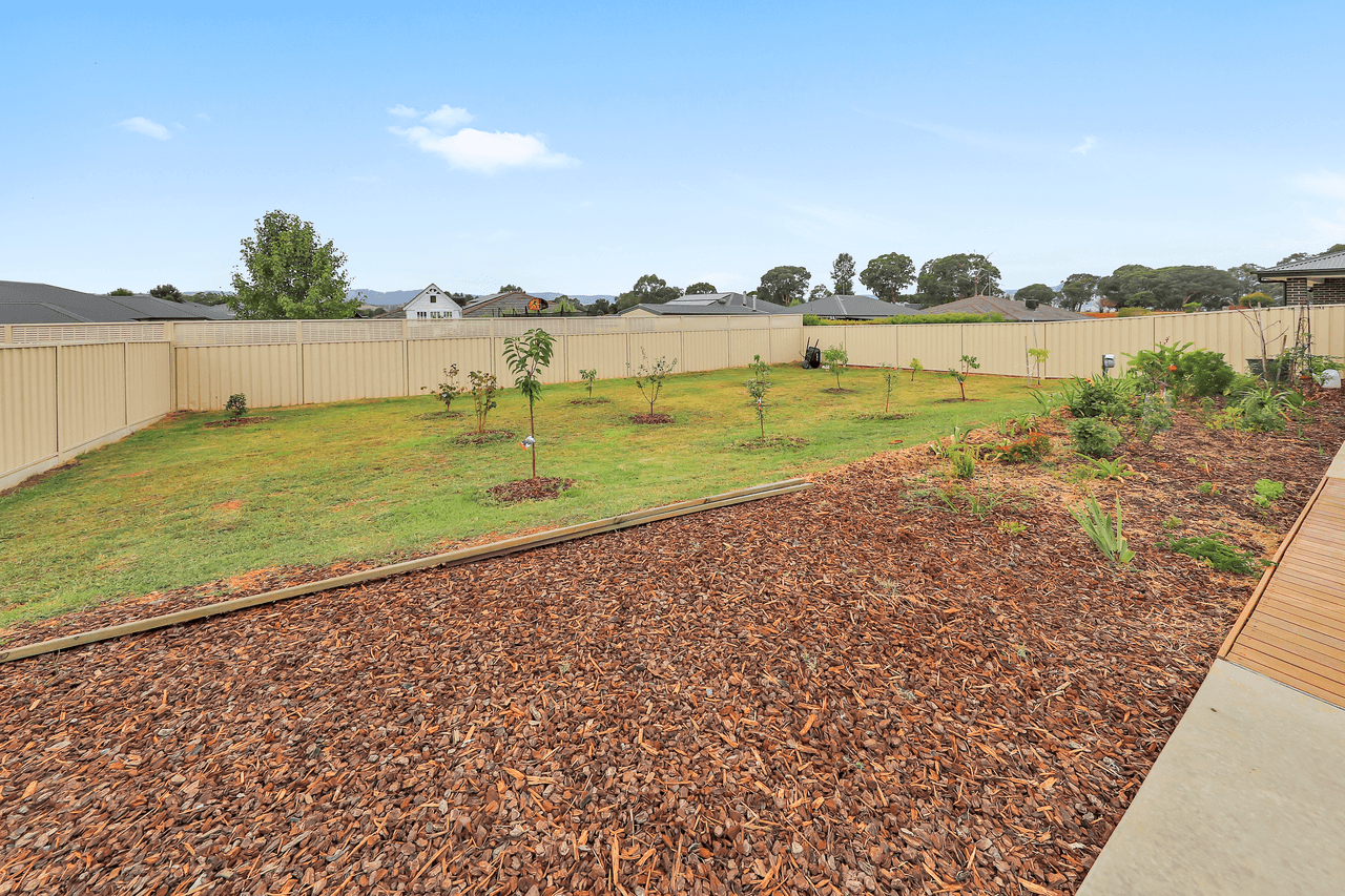 24 Jeffery Circuit, TUMUT, NSW 2720