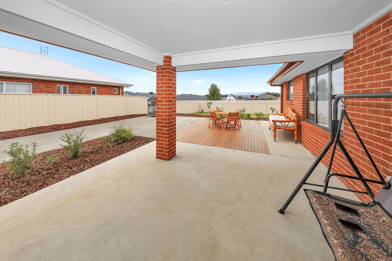 24 Jeffery Circuit, TUMUT, NSW 2720