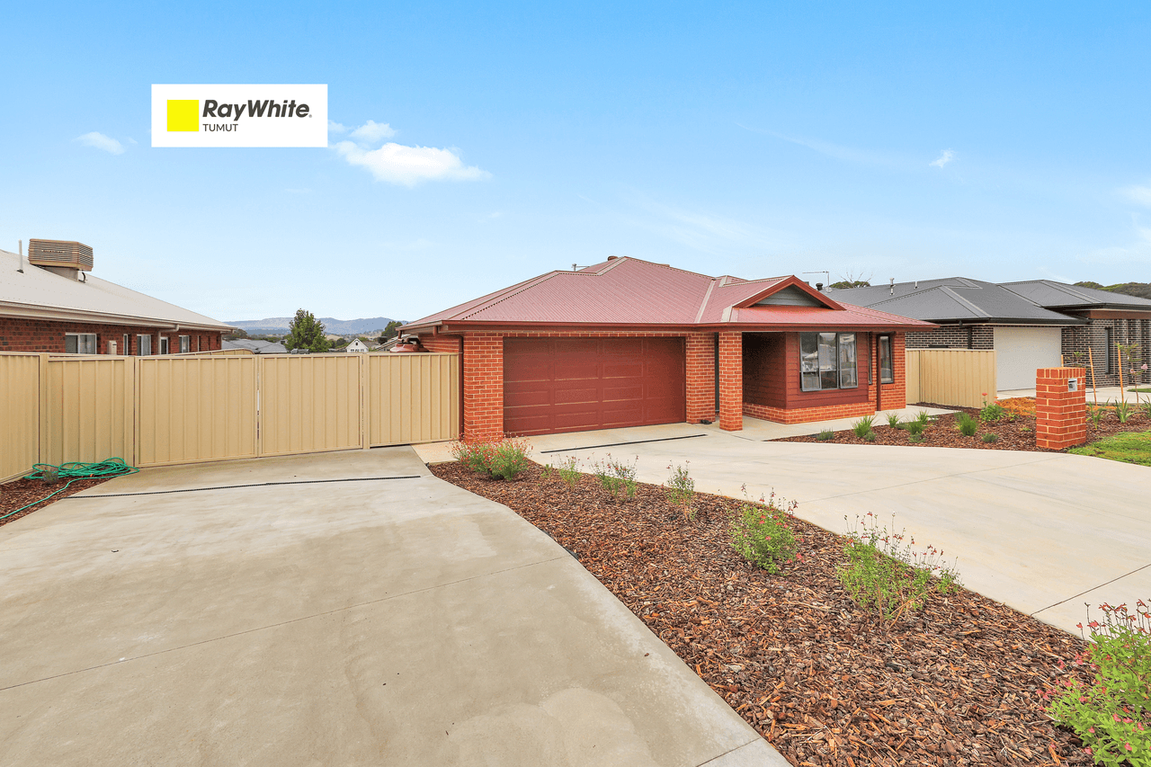 24 Jeffery Circuit, TUMUT, NSW 2720