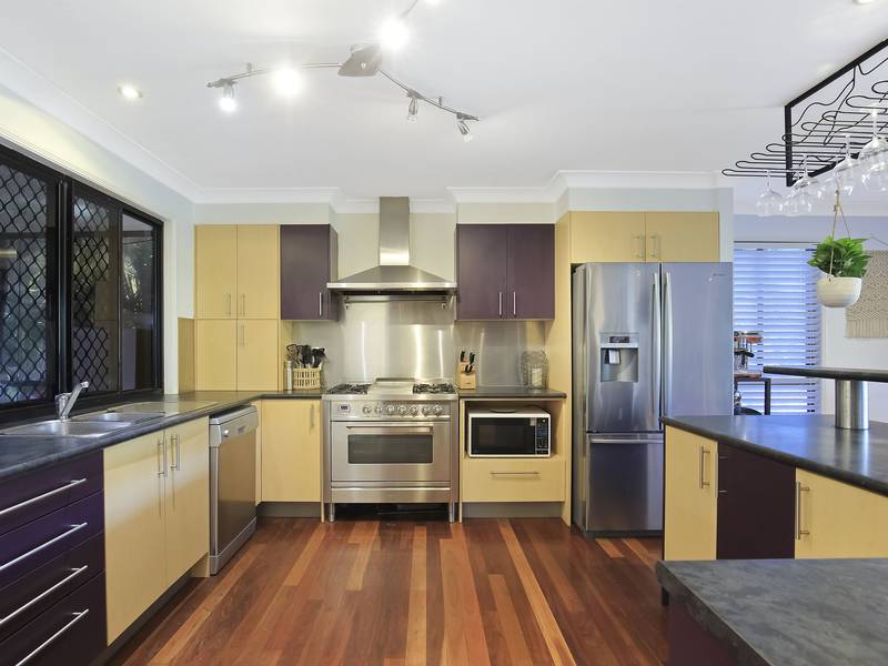 48 Snow Wood Drive, EATONS HILL, QLD 4037