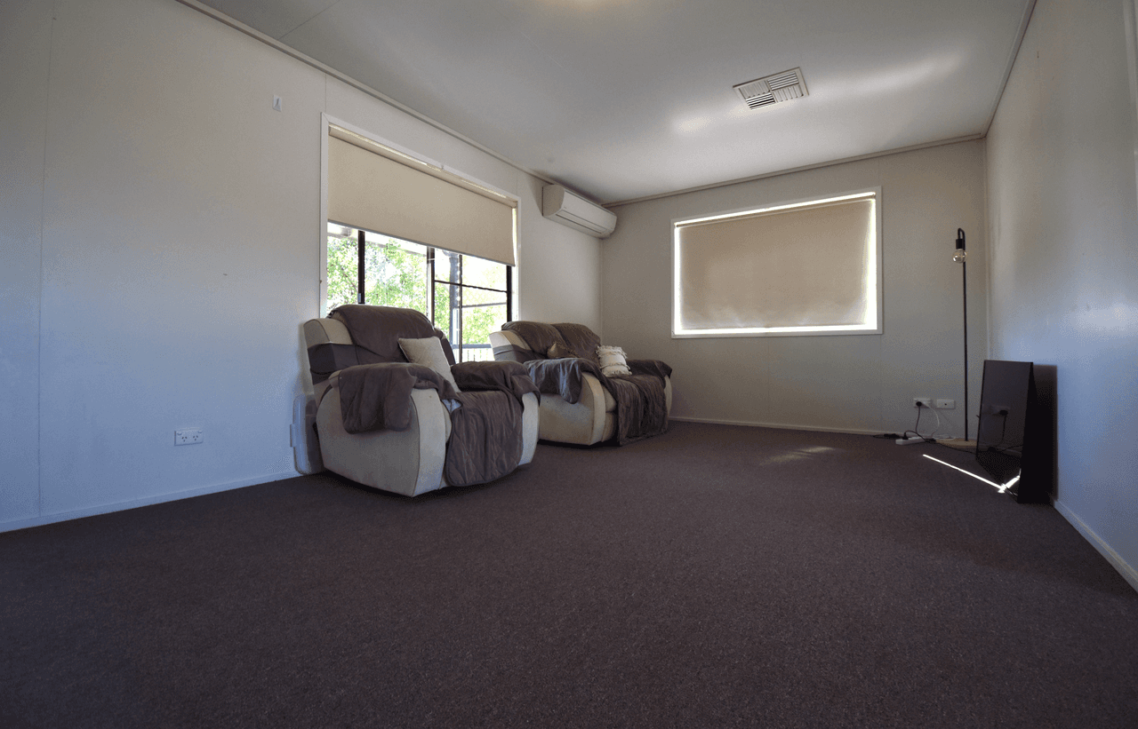 17 Bluebird Court, LONGREACH, QLD 4730