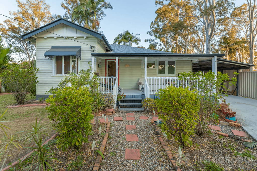 8 Dyer Street, LANDSBOROUGH, QLD 4550