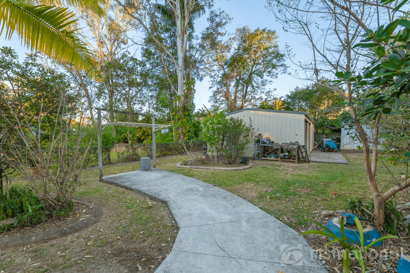 8 Dyer Street, LANDSBOROUGH, QLD 4550