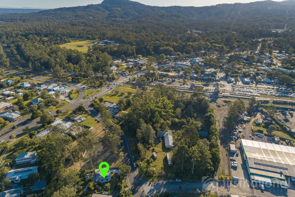 8 Dyer Street, LANDSBOROUGH, QLD 4550