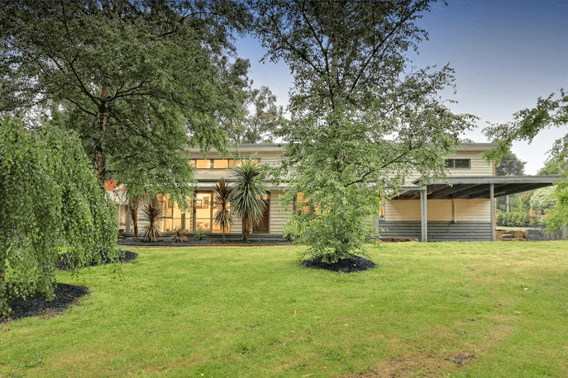 14 Glen Road, Cockatoo, VIC 3781