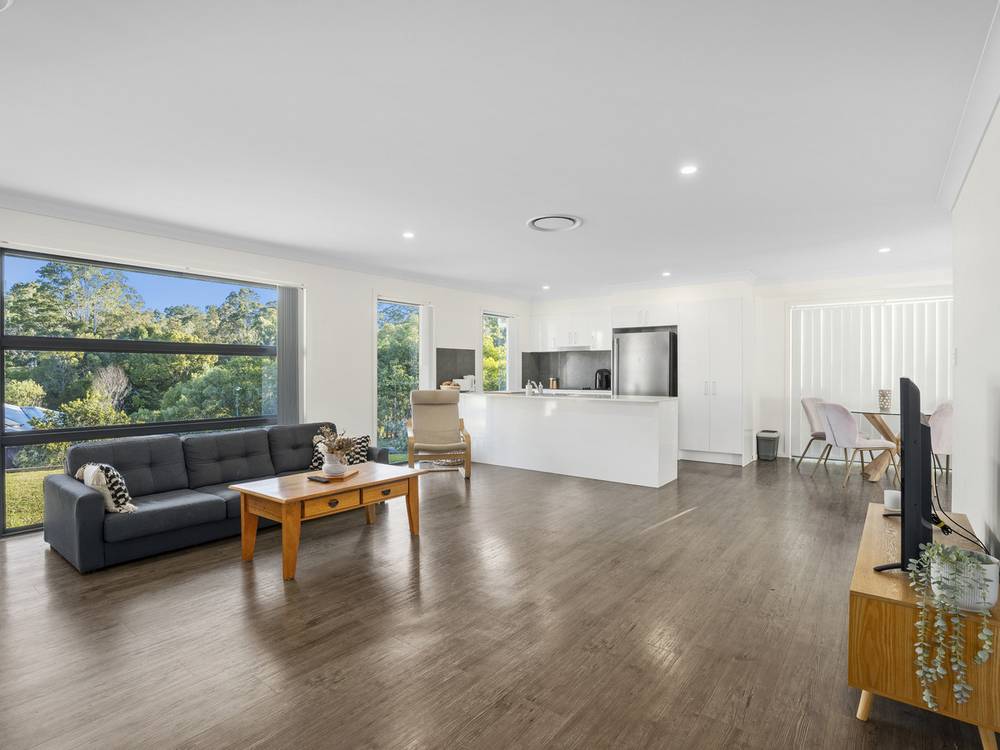 5 Wattlebird Crescent, GILSTON, QLD 4211