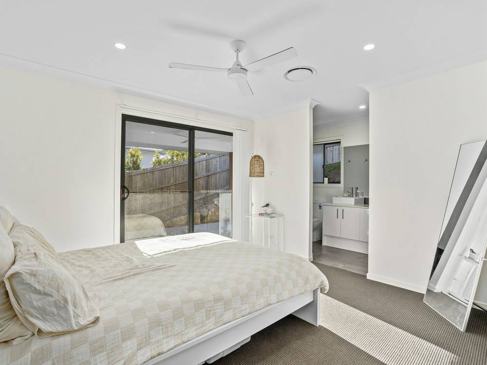 5 Wattlebird Crescent, GILSTON, QLD 4211