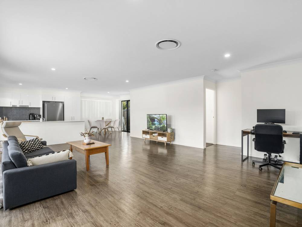 5 Wattlebird Crescent, GILSTON, QLD 4211