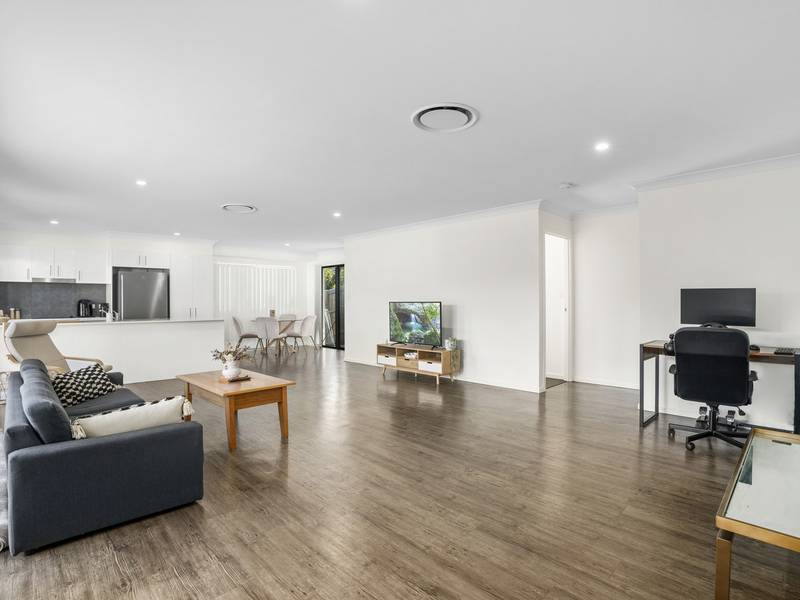 5 Wattlebird Crescent, GILSTON, QLD 4211