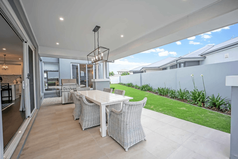 5 Paradise Parade, JACOBS WELL, QLD 4208