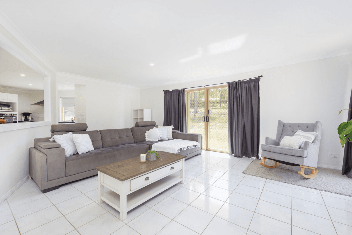 6 Philben Drive, ORMEAU, QLD 4208