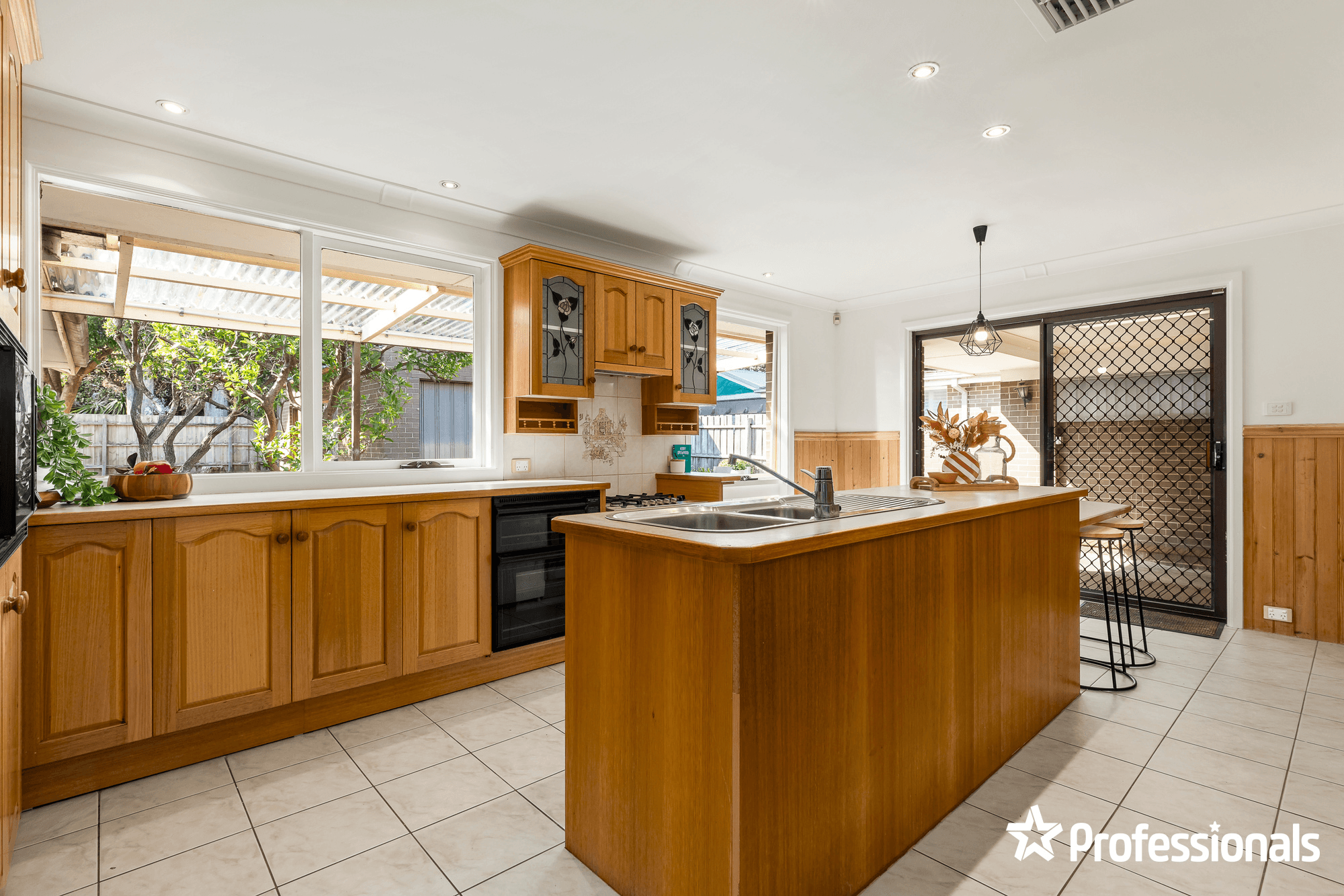 9 English Avenue, Scoresby, VIC 3179