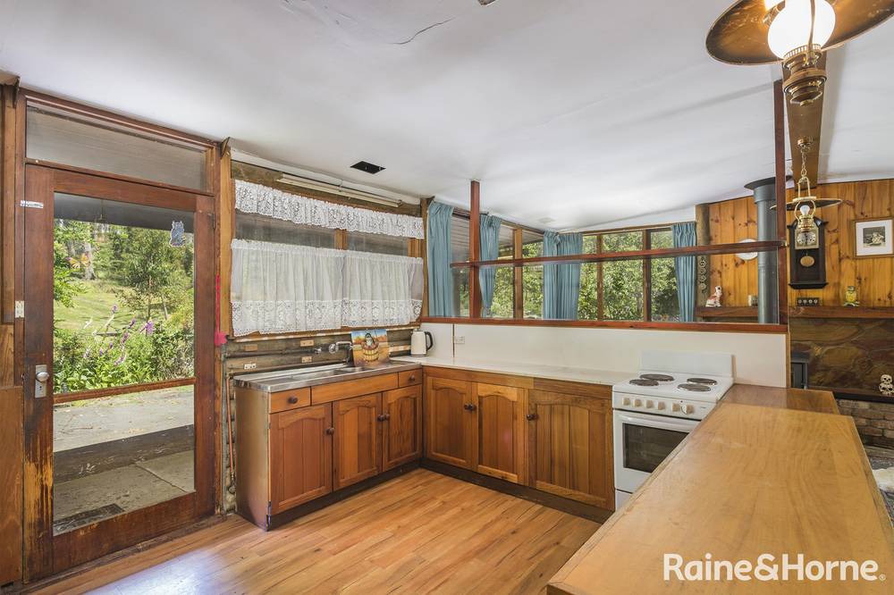 1 Christopher Crescent, WOODEND, VIC 3442