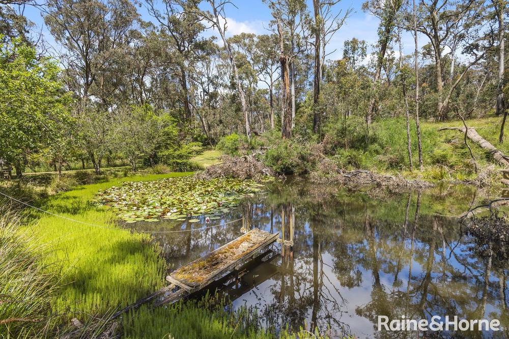 1 Christopher Crescent, WOODEND, VIC 3442