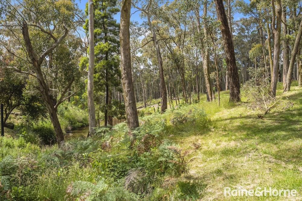 1 Christopher Crescent, WOODEND, VIC 3442