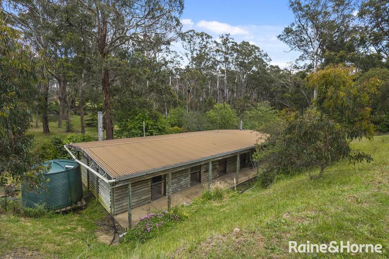 1 Christopher Crescent, WOODEND, VIC 3442