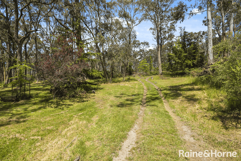1 Christopher Crescent, WOODEND, VIC 3442