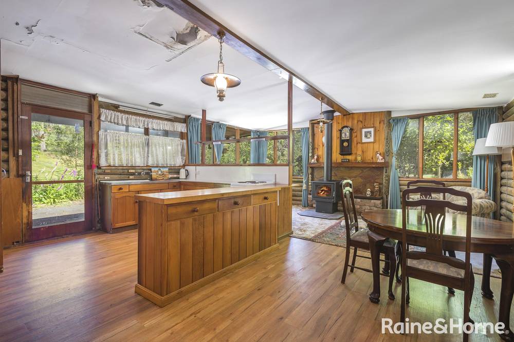 1 Christopher Crescent, WOODEND, VIC 3442