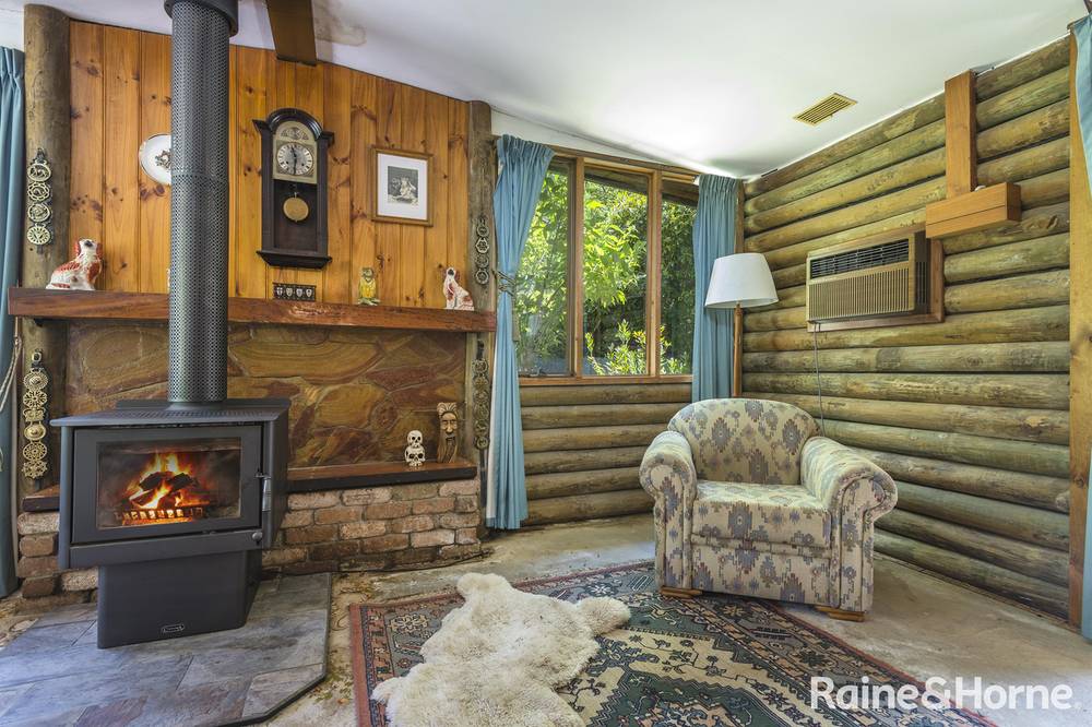 1 Christopher Crescent, WOODEND, VIC 3442