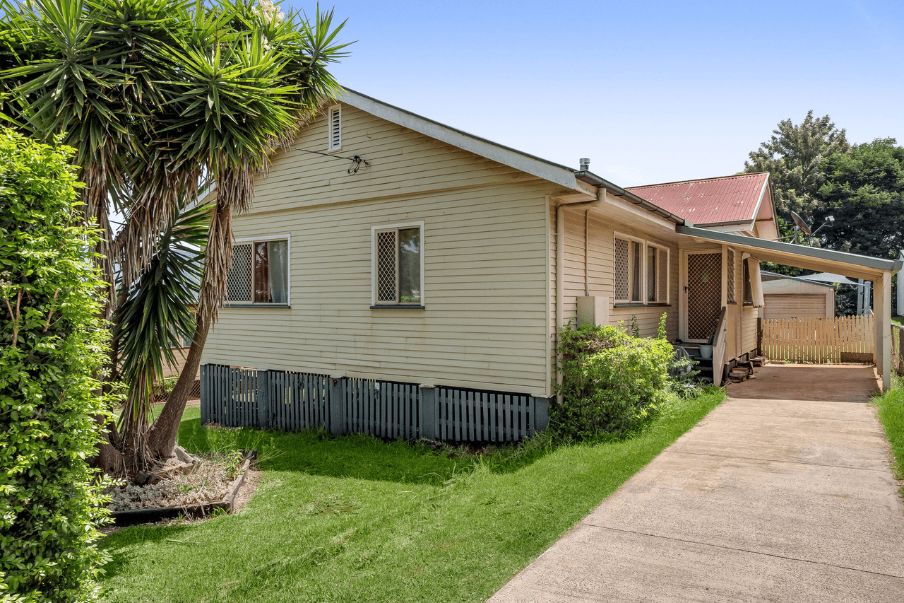 27 Doyle Street, HARLAXTON, QLD 4350