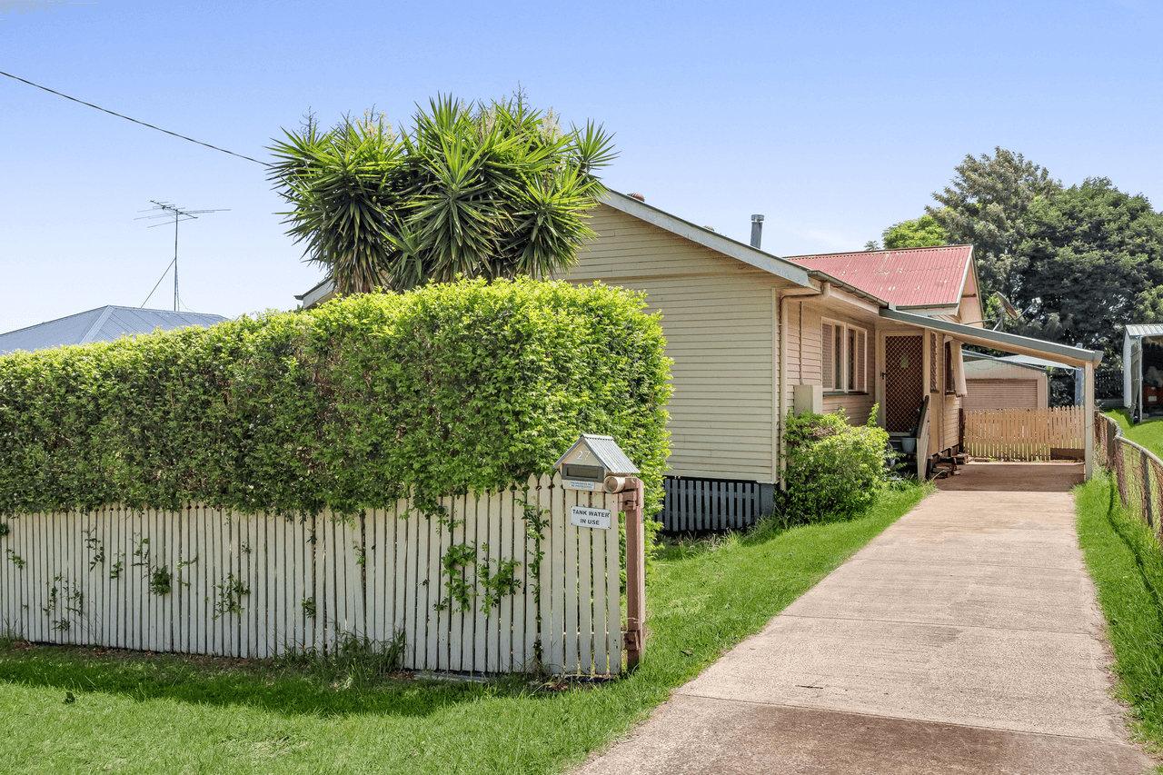 27 Doyle Street, HARLAXTON, QLD 4350