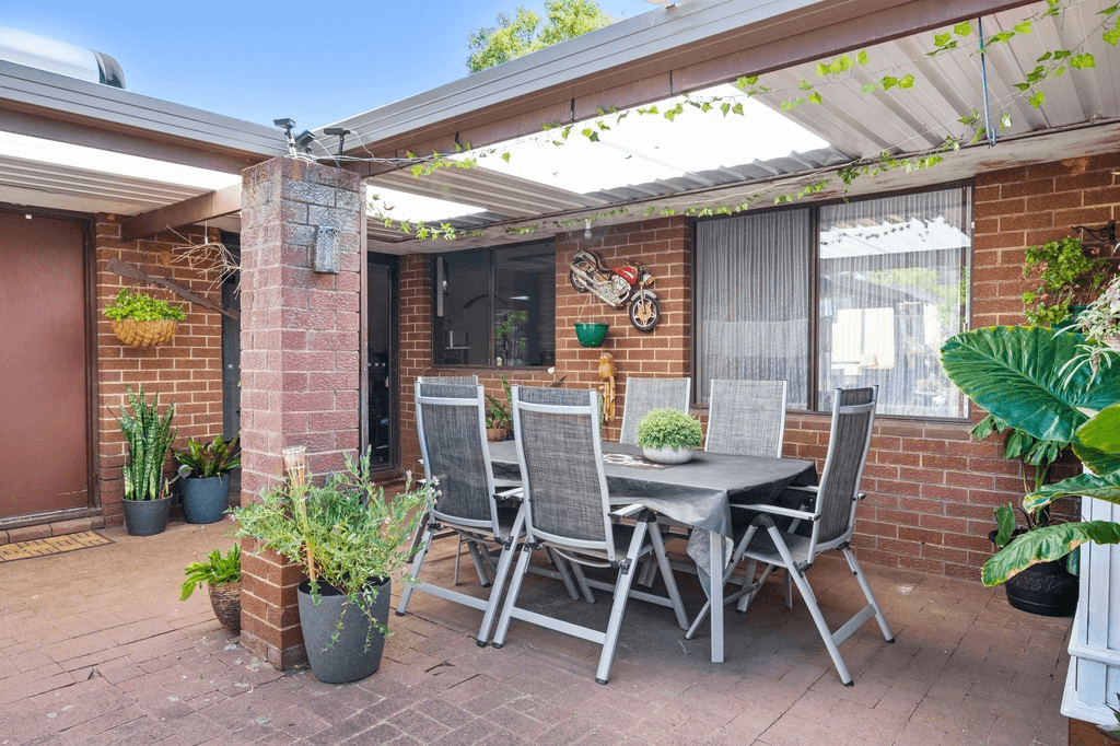 12 Poplar Court, Forrestfield, WA 6058