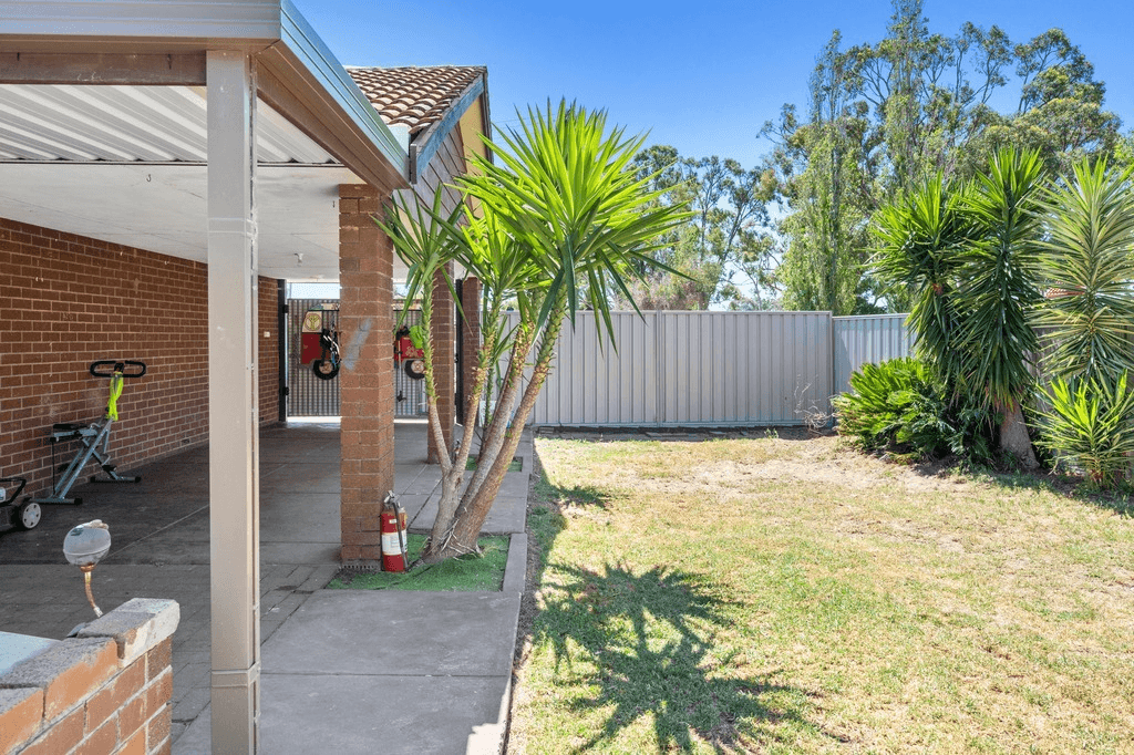 12 Poplar Court, Forrestfield, WA 6058