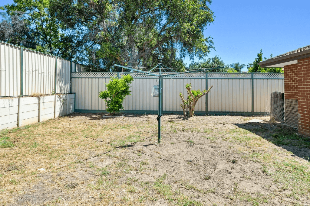 12 Poplar Court, Forrestfield, WA 6058