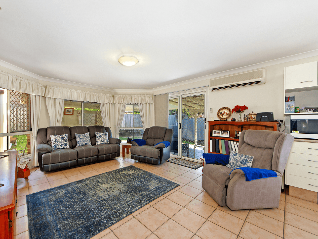 4 Galapagos Way, PACIFIC PINES, QLD 4211