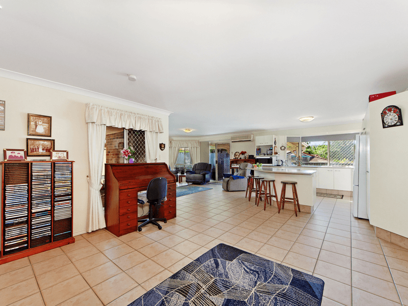 4 Galapagos Way, PACIFIC PINES, QLD 4211